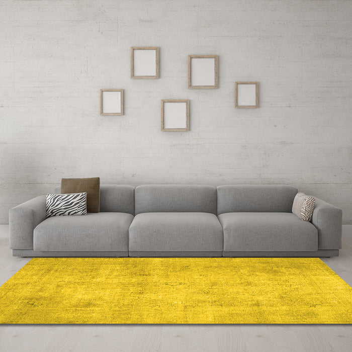 Machine Washable Persian Yellow Traditional Rug in a Living Room, wshtr779yw