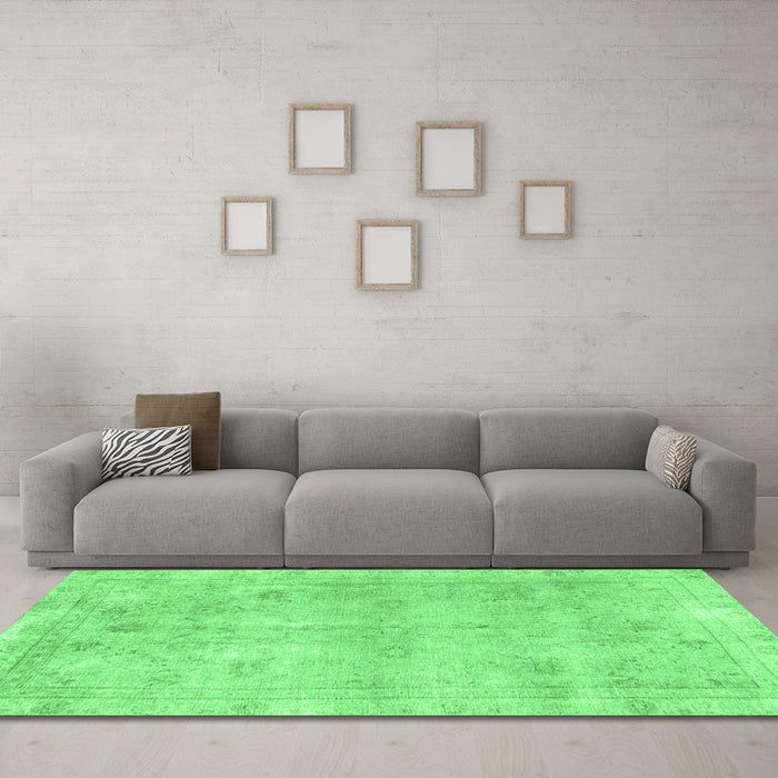 Machine Washable Persian Emerald Green Traditional Area Rugs in a Living Room,, wshtr780emgrn