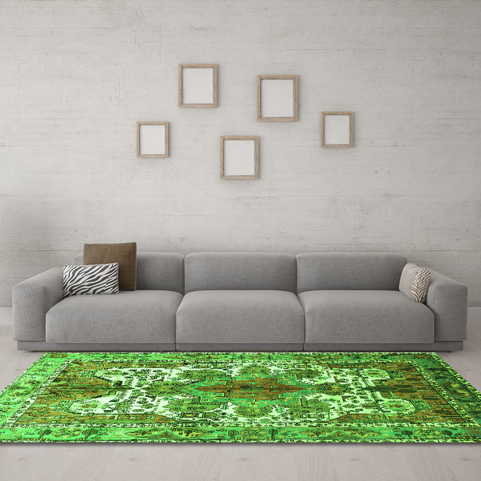 Machine Washable Persian Green Traditional Area Rugs in a Living Room,, wshtr783grn