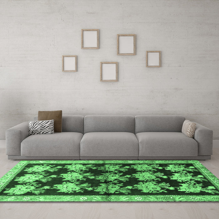 Machine Washable Persian Emerald Green Traditional Area Rugs in a Living Room,, wshtr793emgrn