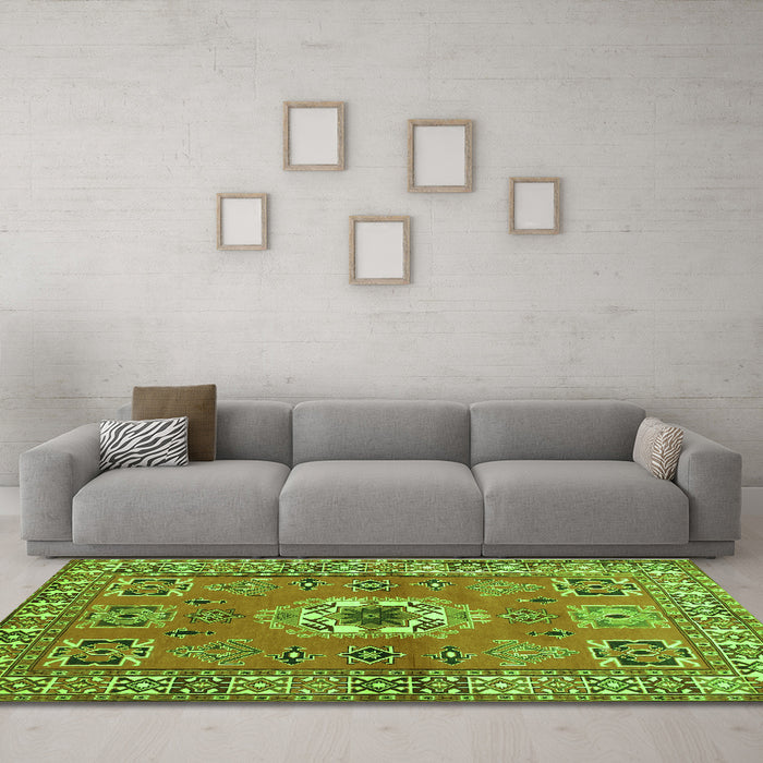 Machine Washable Geometric Green Traditional Area Rugs in a Living Room,, wshtr800grn