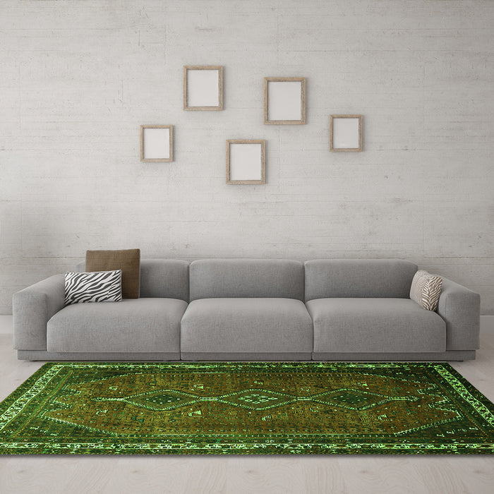 Machine Washable Persian Green Traditional Area Rugs in a Living Room,, wshtr808grn