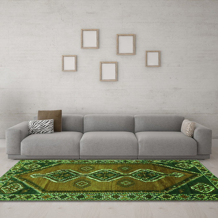 Machine Washable Persian Green Traditional Area Rugs in a Living Room,, wshtr810grn