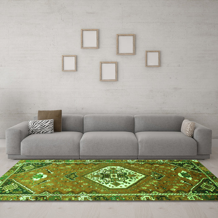 Machine Washable Persian Green Traditional Area Rugs in a Living Room,, wshtr813grn