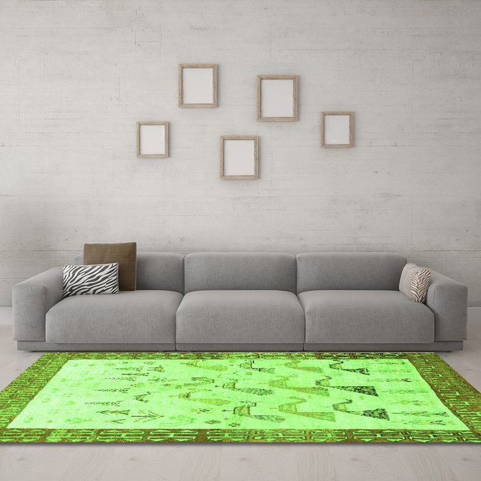 Machine Washable Persian Green Traditional Area Rugs in a Living Room,, wshtr815grn