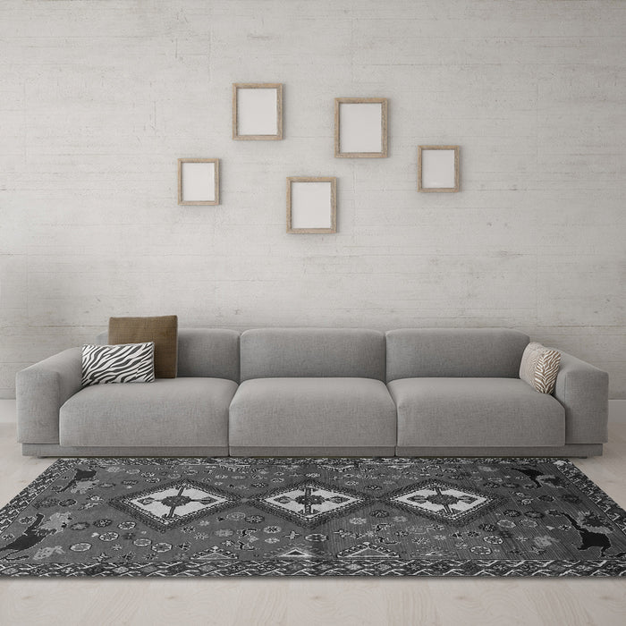 Machine Washable Persian Gray Traditional Rug in a Living Room,, wshtr816gry