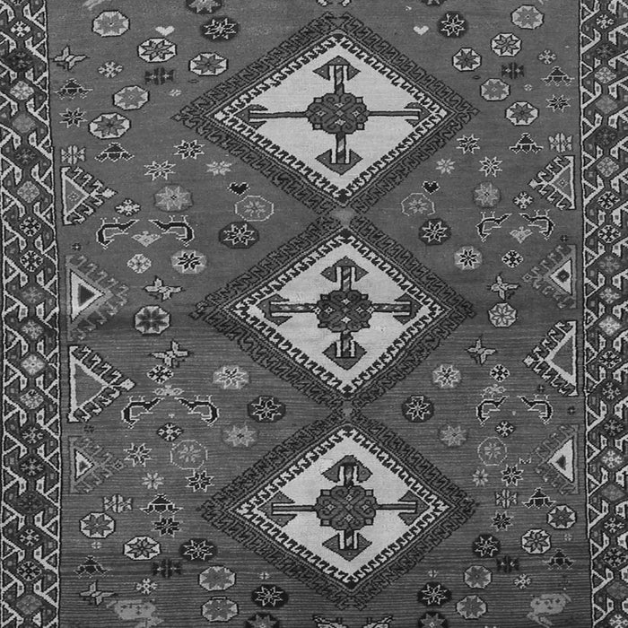 Serging Thickness of Machine Washable Persian Gray Traditional Rug, wshtr816gry