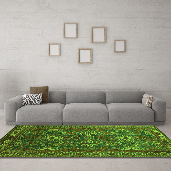 Machine Washable Persian Green Traditional Area Rugs in a Living Room,, wshtr819grn
