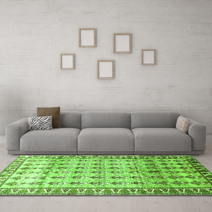 Machine Washable Persian Green Traditional Area Rugs in a Living Room,, wshtr821grn