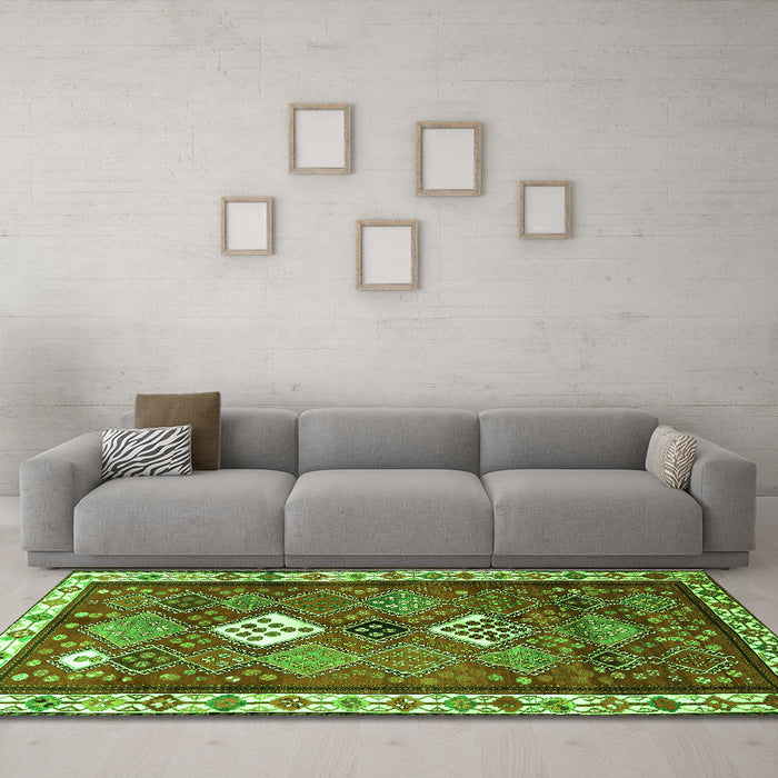 Machine Washable Persian Green Traditional Area Rugs in a Living Room,, wshtr822grn