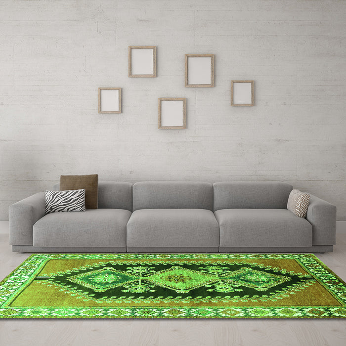 Machine Washable Persian Green Traditional Area Rugs in a Living Room,, wshtr824grn