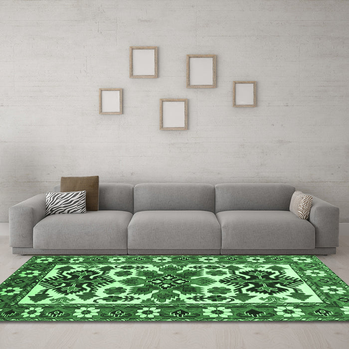 Machine Washable Persian Emerald Green Traditional Area Rugs in a Living Room,, wshtr825emgrn