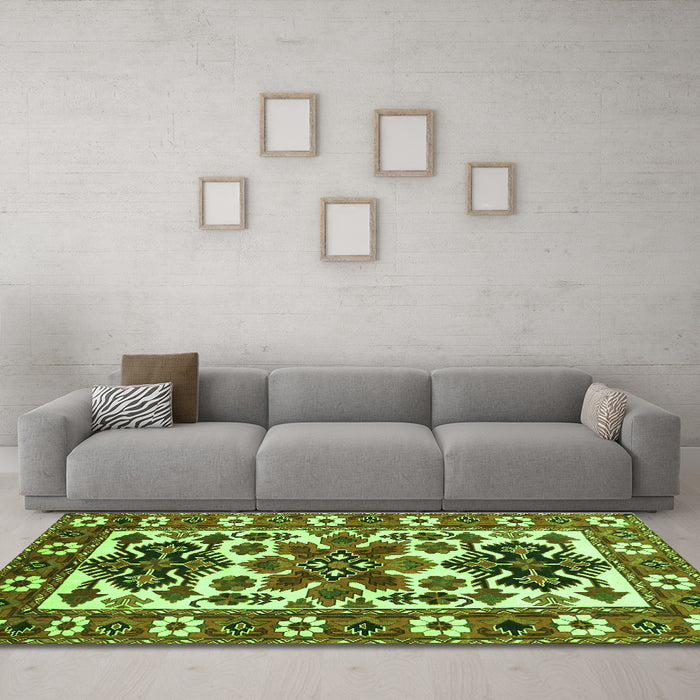 Machine Washable Persian Green Traditional Area Rugs in a Living Room,, wshtr825grn