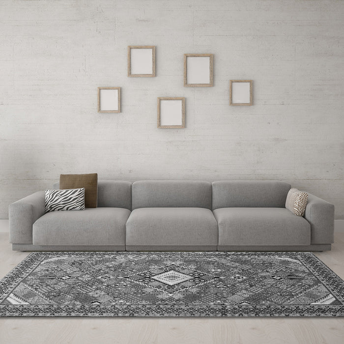 Machine Washable Persian Gray Traditional Rug in a Living Room,, wshtr82gry