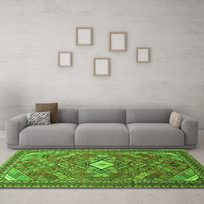 Machine Washable Persian Green Traditional Area Rugs in a Living Room,, wshtr82grn