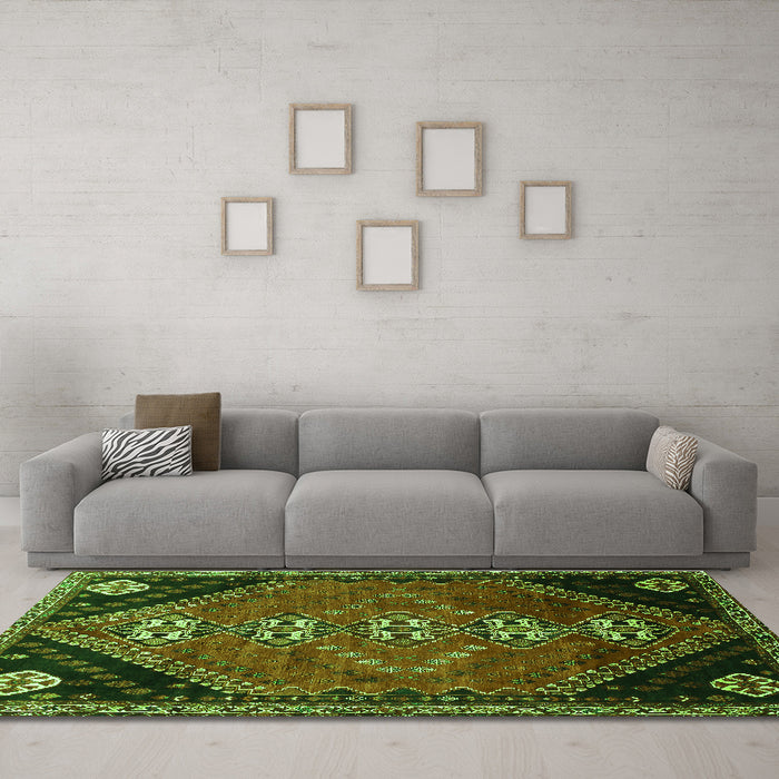Machine Washable Persian Green Traditional Area Rugs in a Living Room,, wshtr833grn