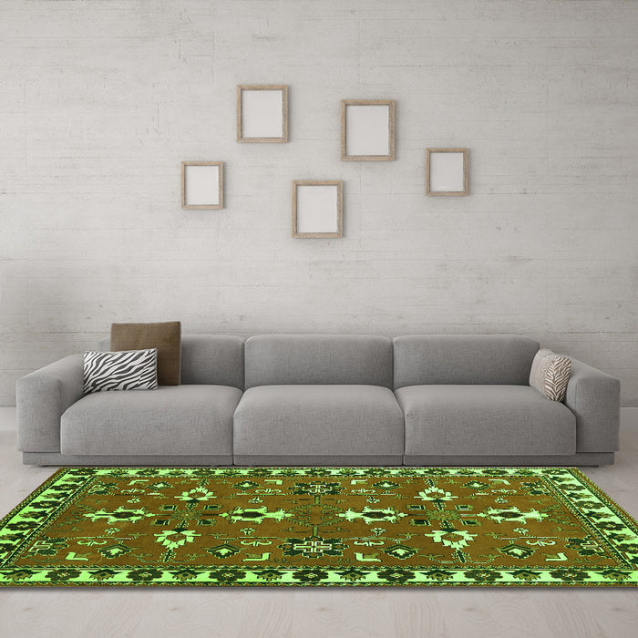 Machine Washable Persian Green Traditional Area Rugs in a Living Room,, wshtr836grn