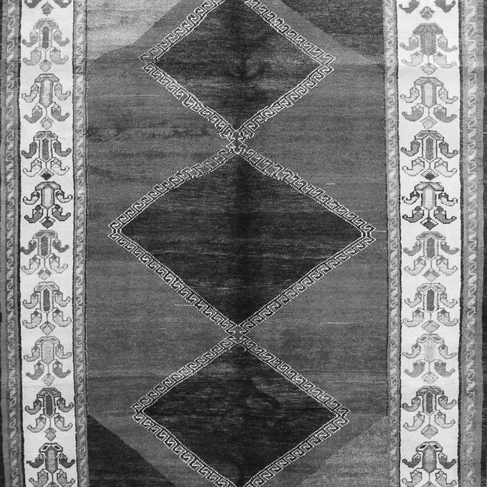 Serging Thickness of Machine Washable Persian Gray Traditional Rug, wshtr839gry