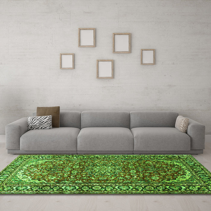 Machine Washable Persian Green Traditional Area Rugs in a Living Room,, wshtr840grn