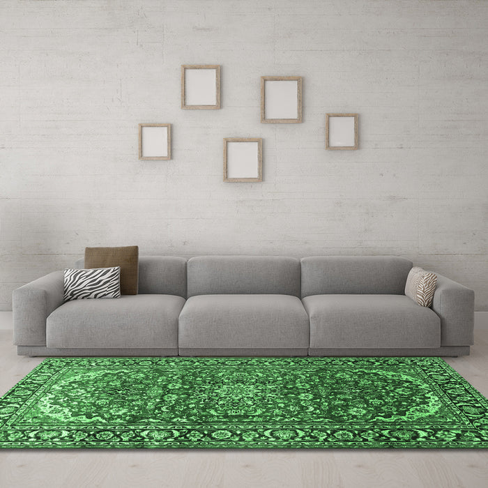 Machine Washable Persian Emerald Green Traditional Area Rugs in a Living Room,, wshtr840emgrn