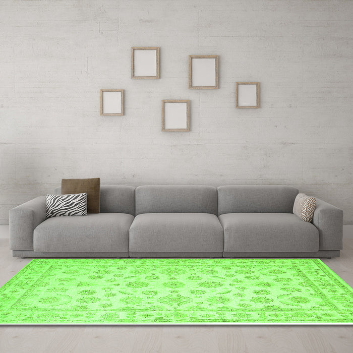 Machine Washable Oriental Green Traditional Area Rugs in a Living Room,, wshtr843grn