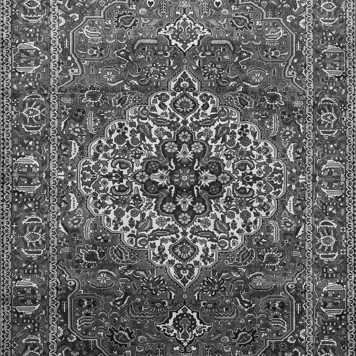 Serging Thickness of Machine Washable Persian Gray Traditional Rug, wshtr852gry