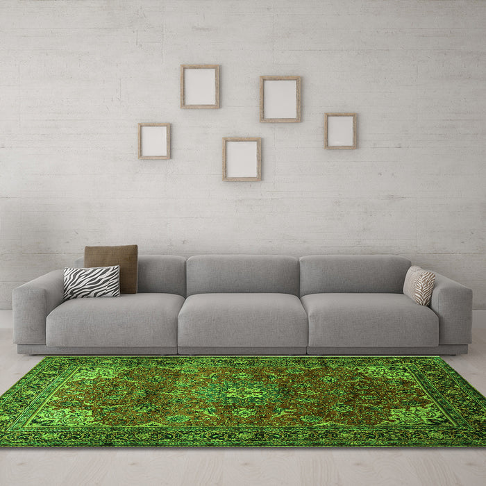 Machine Washable Persian Green Traditional Area Rugs in a Living Room,, wshtr854grn