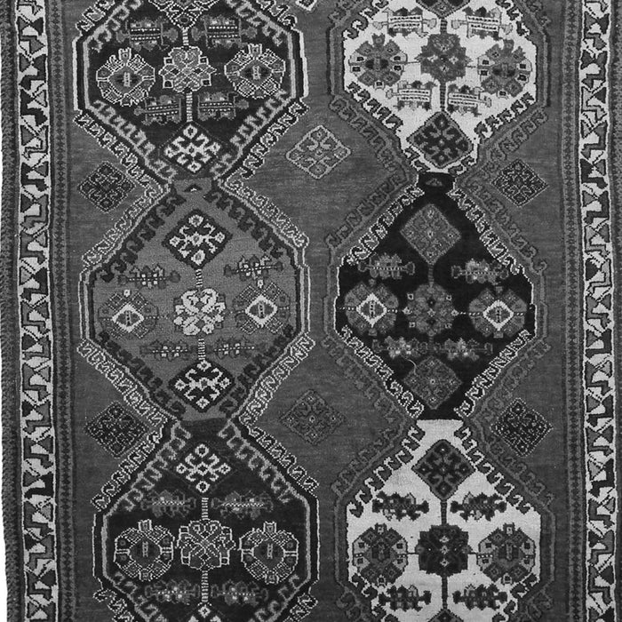 Serging Thickness of Machine Washable Persian Gray Traditional Rug, wshtr859gry