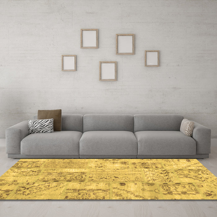 Machine Washable Persian Brown Traditional Rug in a Living Room,, wshtr861brn
