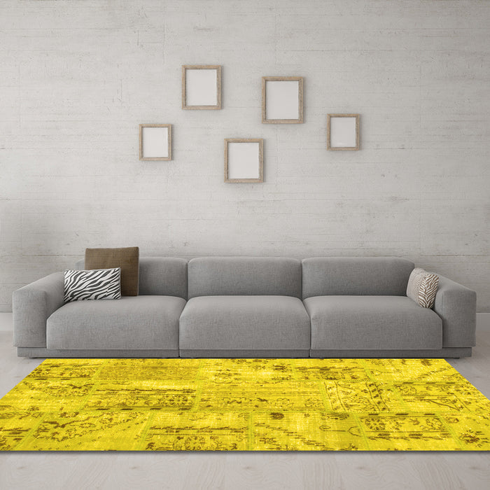Machine Washable Persian Yellow Traditional Rug in a Living Room, wshtr861yw
