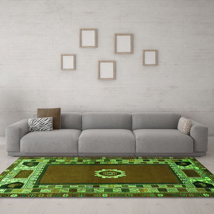 Machine Washable Persian Green Traditional Area Rugs in a Living Room,, wshtr866grn