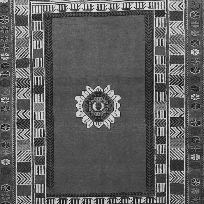 Serging Thickness of Machine Washable Persian Gray Traditional Rug, wshtr866gry