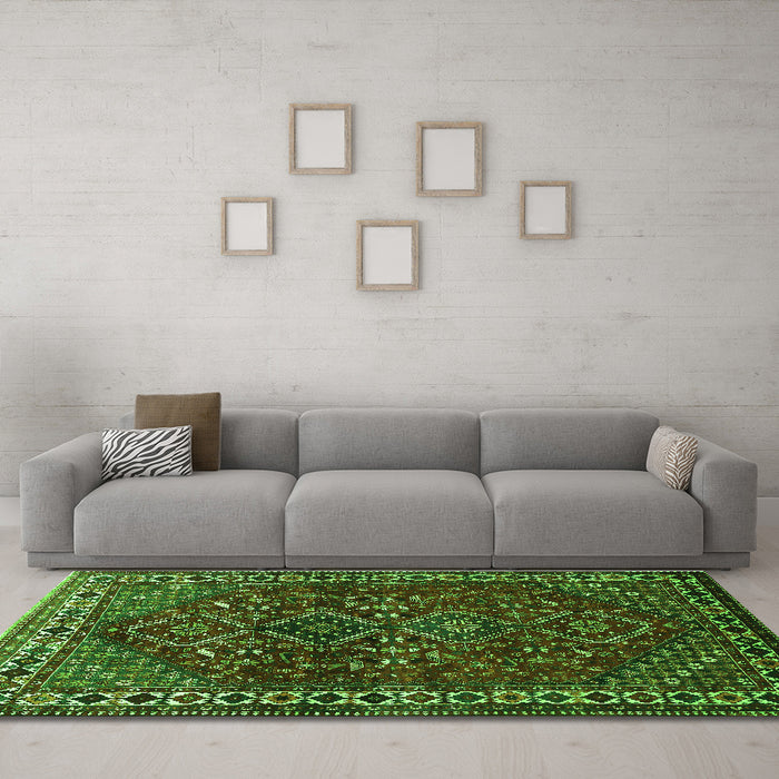 Machine Washable Persian Green Traditional Area Rugs in a Living Room,, wshtr872grn