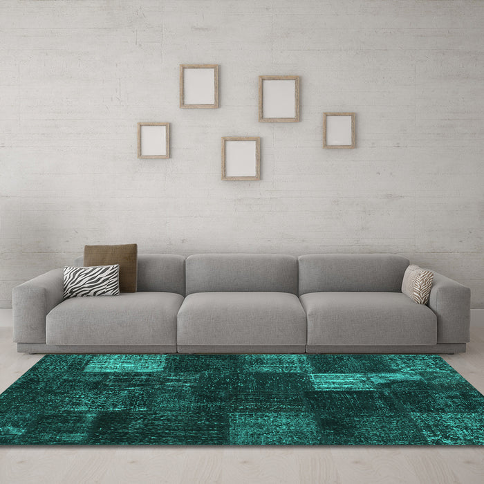 Machine Washable Persian Turquoise Traditional Area Rugs in a Living Room,, wshtr874turq