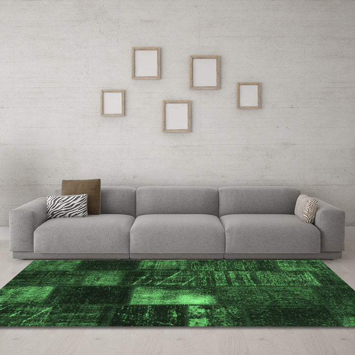 Machine Washable Persian Emerald Green Traditional Area Rugs in a Living Room,, wshtr875emgrn