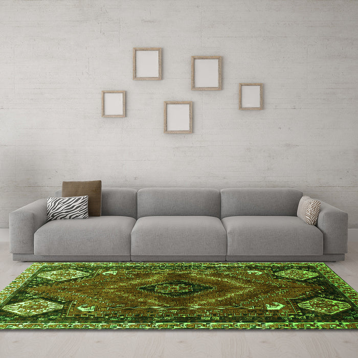 Machine Washable Persian Green Traditional Area Rugs in a Living Room,, wshtr882grn