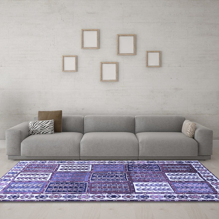 Machine Washable Persian Blue Traditional Rug in a Living Room, wshtr883blu