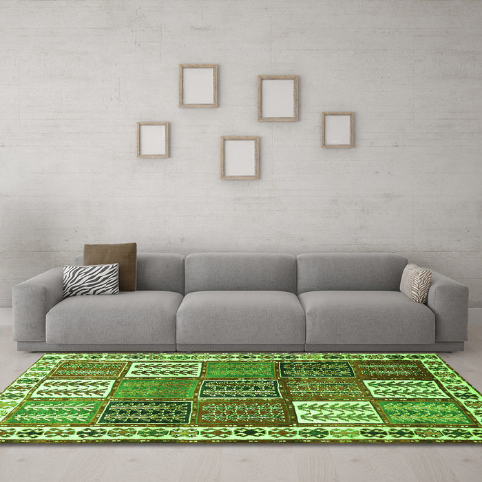 Machine Washable Persian Green Traditional Area Rugs in a Living Room,, wshtr883grn