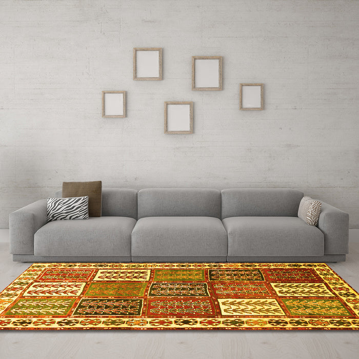 Machine Washable Persian Yellow Traditional Rug in a Living Room, wshtr883yw