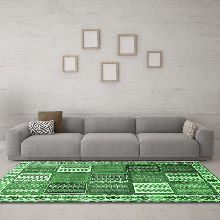 Machine Washable Persian Emerald Green Traditional Area Rugs in a Living Room,, wshtr883emgrn