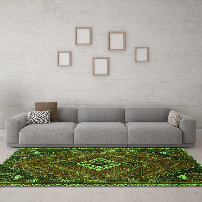Machine Washable Persian Green Traditional Area Rugs in a Living Room,, wshtr885grn