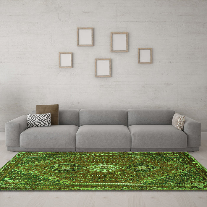Machine Washable Persian Green Traditional Area Rugs in a Living Room,, wshtr892grn