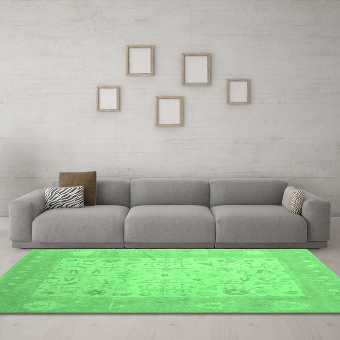 Machine Washable Persian Emerald Green Traditional Area Rugs in a Living Room,, wshtr895emgrn