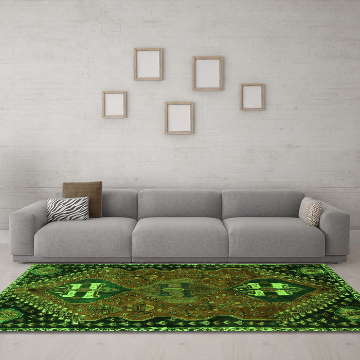 Machine Washable Persian Green Traditional Area Rugs in a Living Room,, wshtr897grn