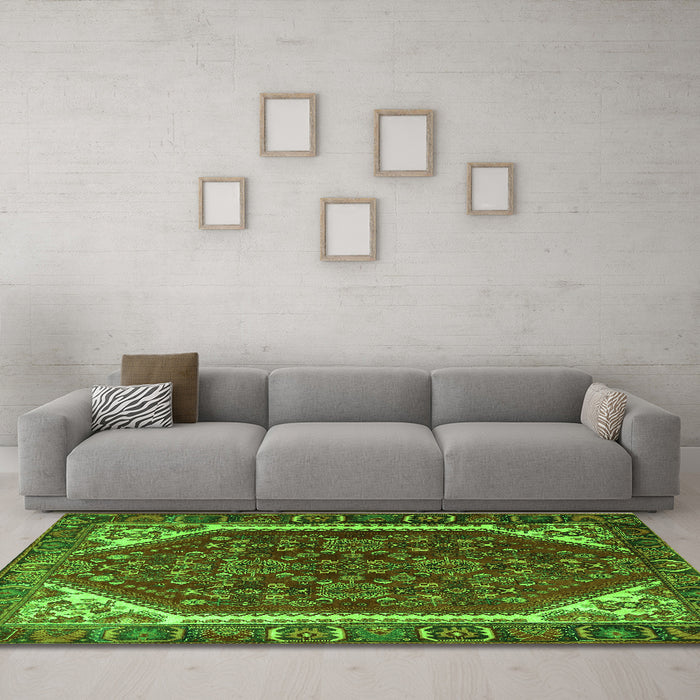 Machine Washable Persian Green Traditional Area Rugs in a Living Room,, wshtr898grn
