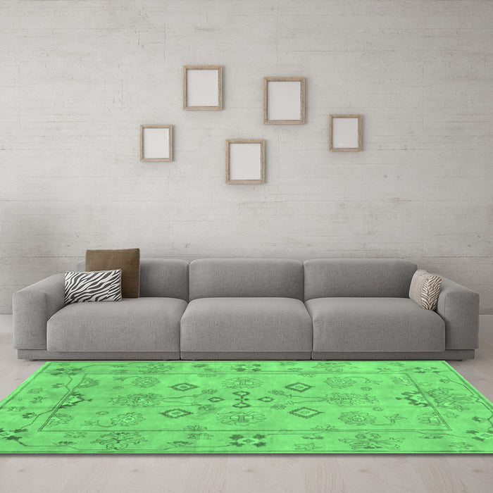 Machine Washable Persian Emerald Green Traditional Area Rugs in a Living Room,, wshtr899emgrn