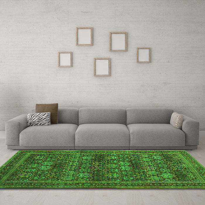 Machine Washable Persian Green Traditional Area Rugs in a Living Room,, wshtr900grn