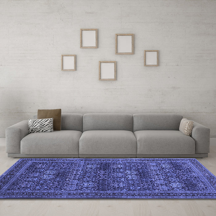 Machine Washable Persian Blue Traditional Rug in a Living Room, wshtr900blu