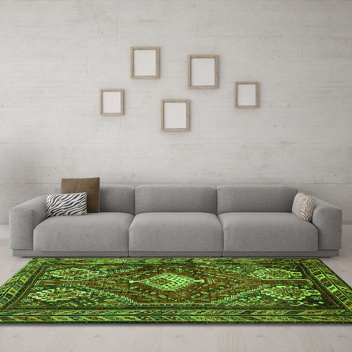 Machine Washable Persian Green Traditional Area Rugs in a Living Room,, wshtr902grn