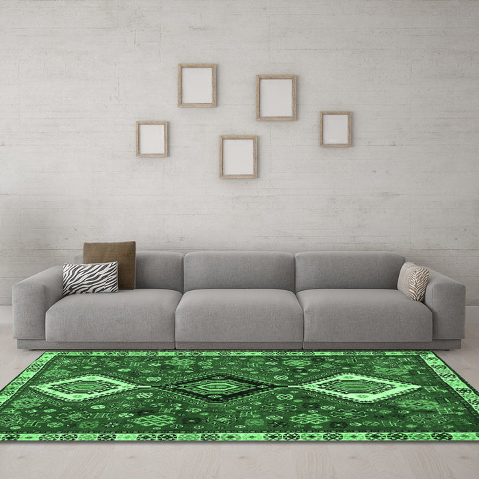 Machine Washable Persian Emerald Green Traditional Area Rugs in a Living Room,, wshtr906emgrn